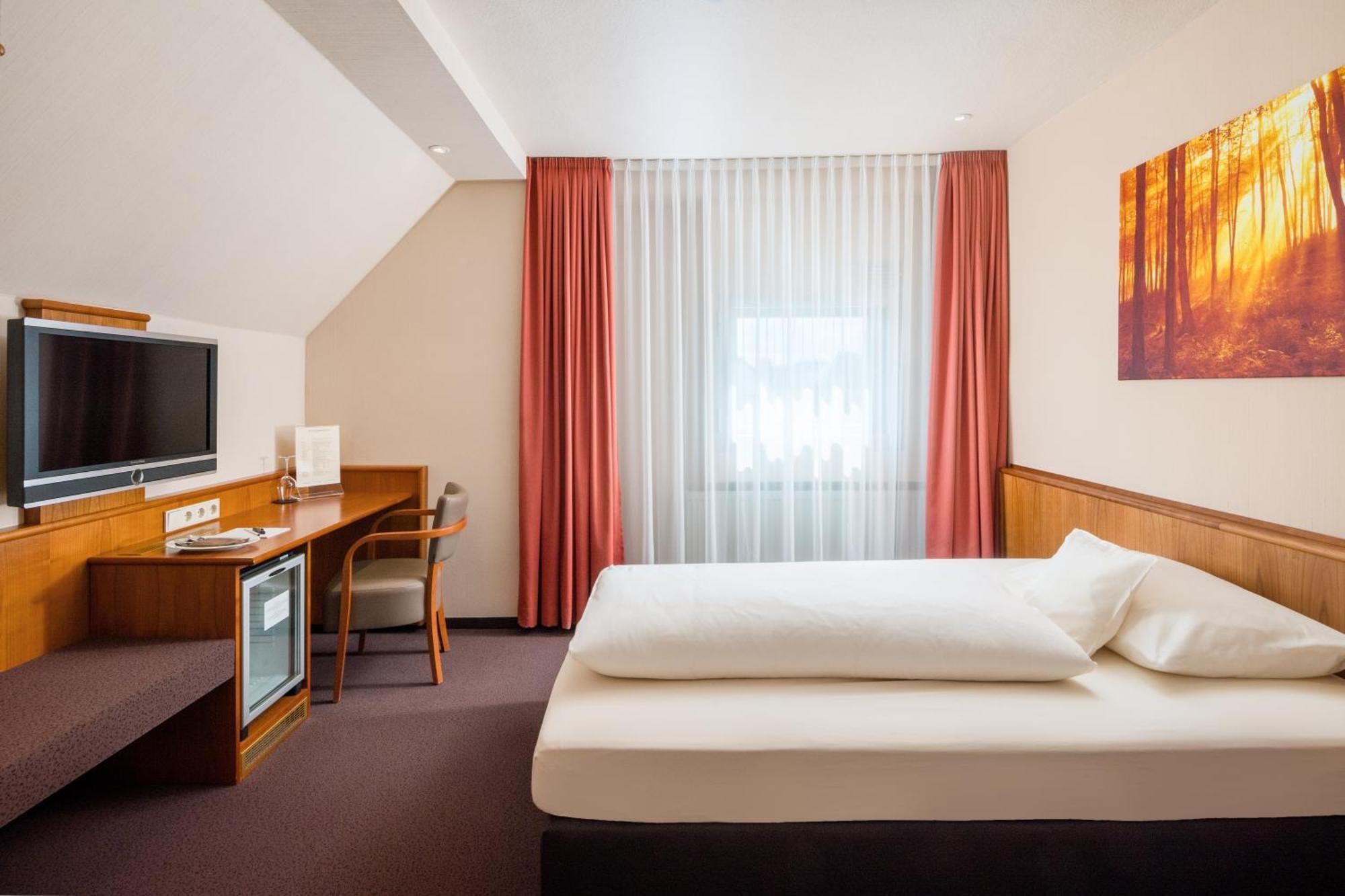 Hotel Straubs Schoene Aussicht كلينغنبرغ آم ماين المظهر الخارجي الصورة