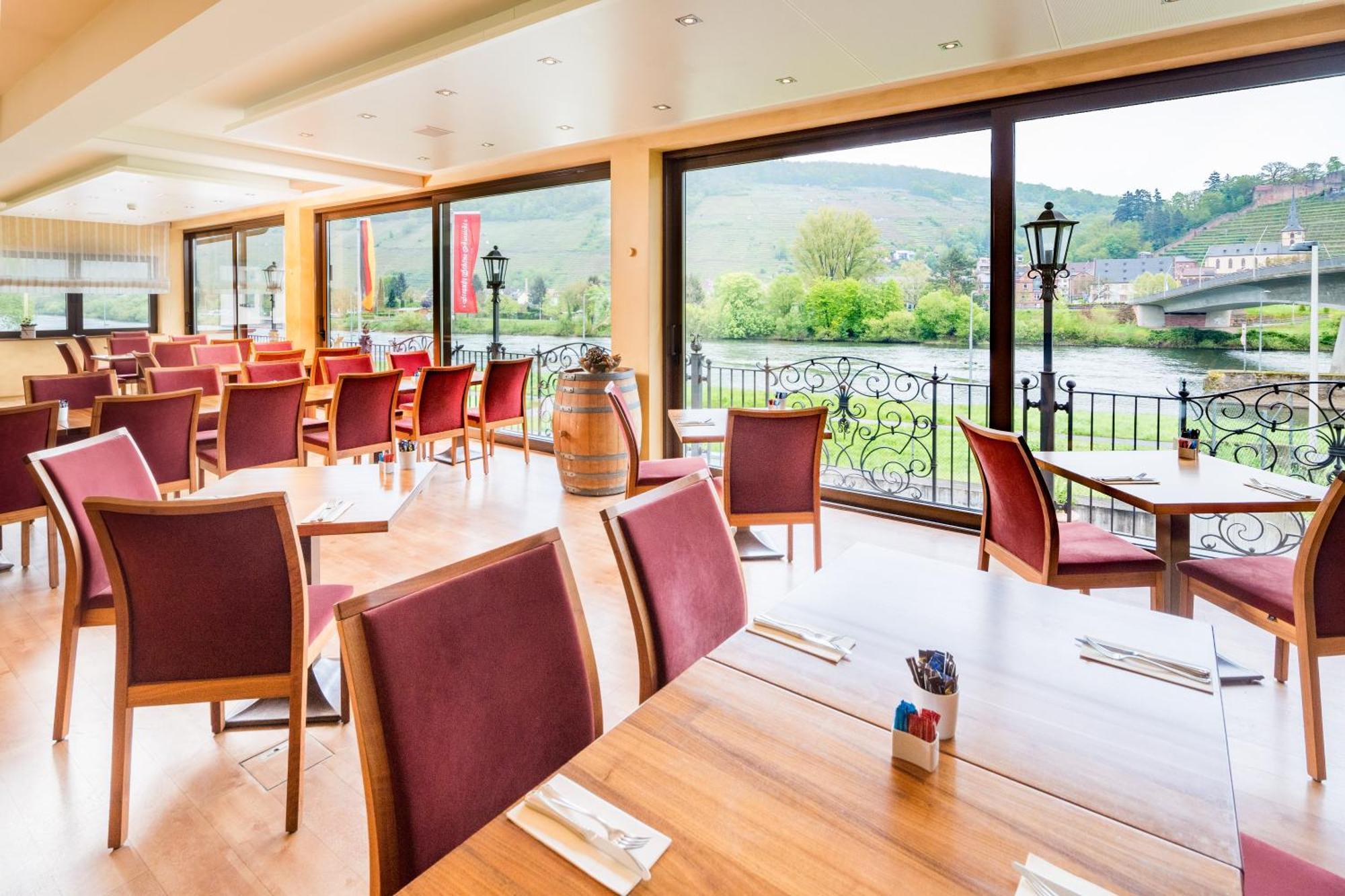 Hotel Straubs Schoene Aussicht كلينغنبرغ آم ماين المظهر الخارجي الصورة
