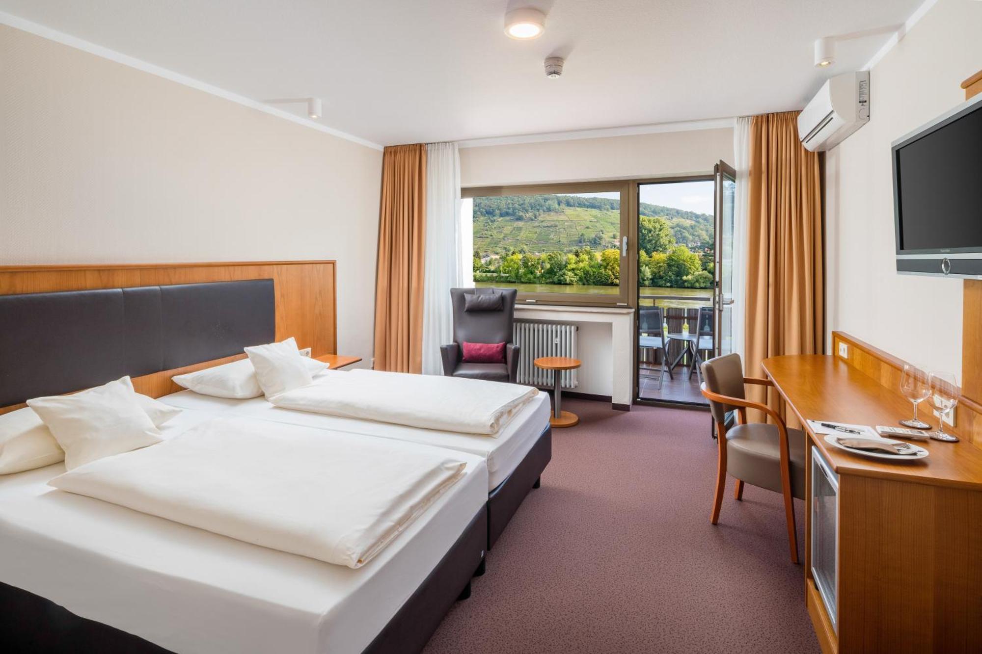 Hotel Straubs Schoene Aussicht كلينغنبرغ آم ماين المظهر الخارجي الصورة