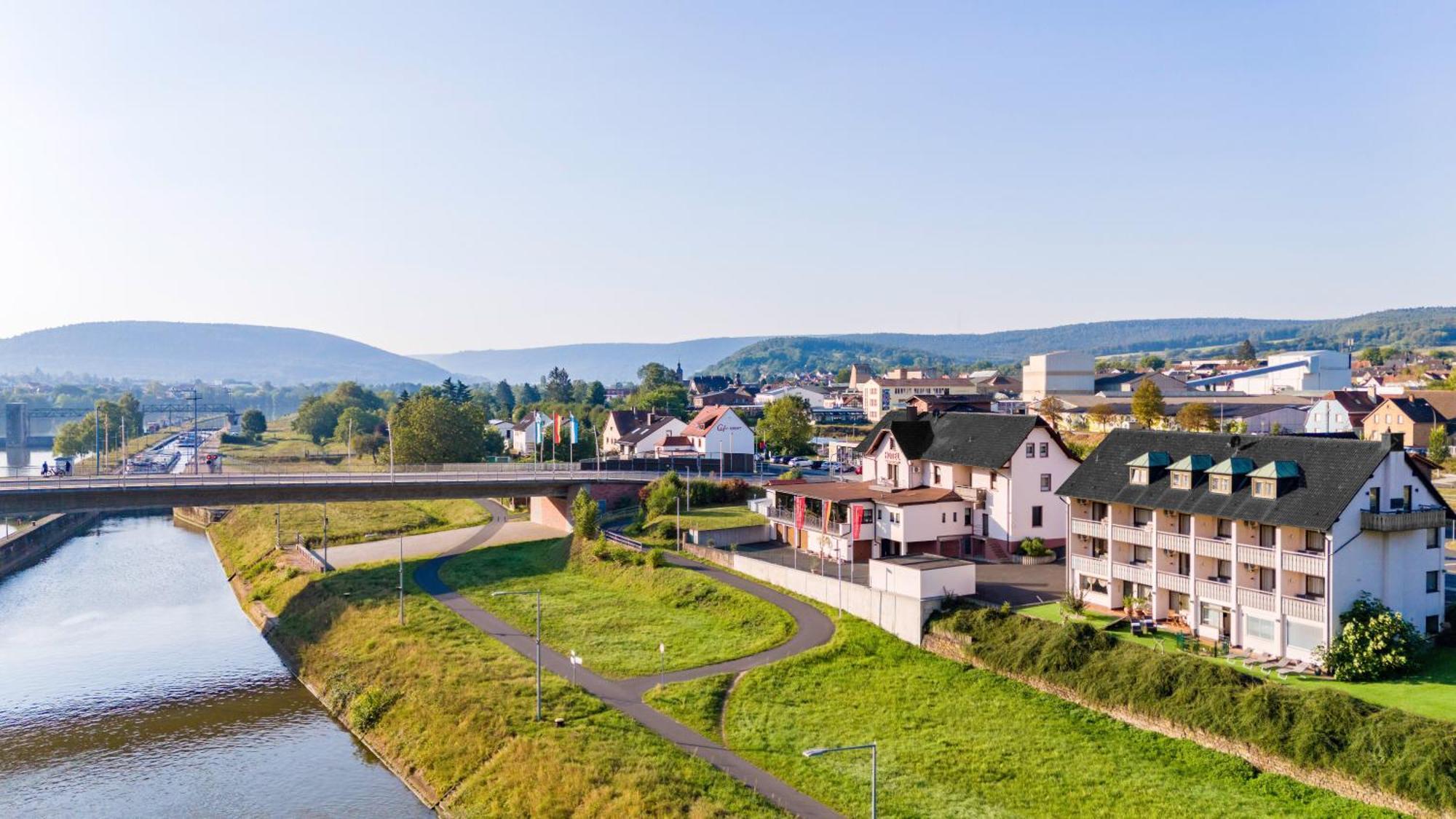 Hotel Straubs Schoene Aussicht كلينغنبرغ آم ماين المظهر الخارجي الصورة