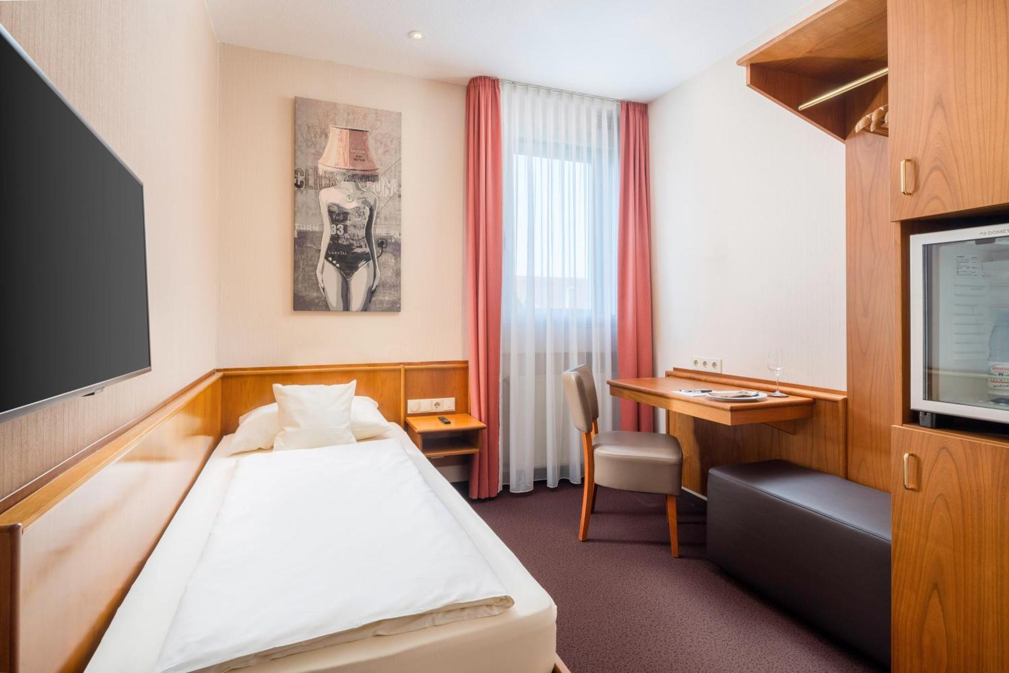 Hotel Straubs Schoene Aussicht كلينغنبرغ آم ماين المظهر الخارجي الصورة