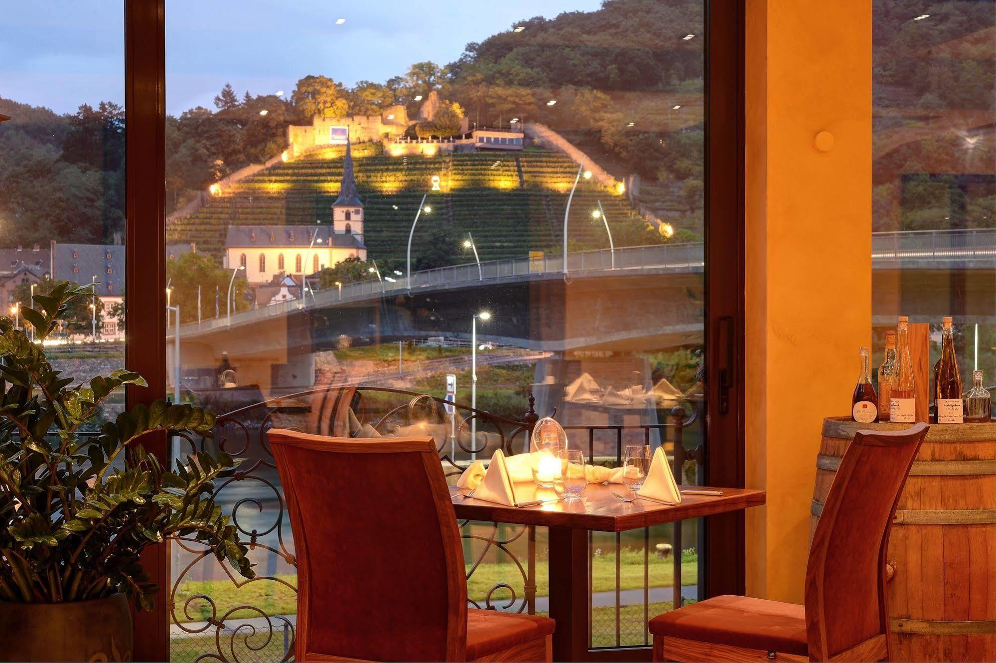 Hotel Straubs Schoene Aussicht كلينغنبرغ آم ماين المظهر الخارجي الصورة