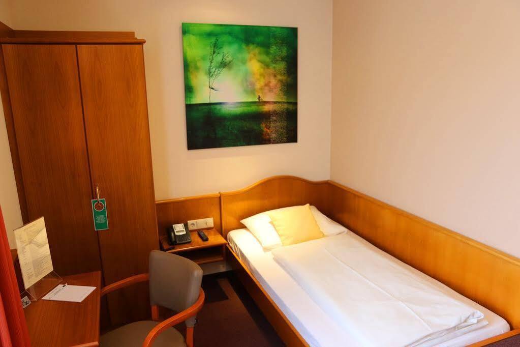 Hotel Straubs Schoene Aussicht كلينغنبرغ آم ماين المظهر الخارجي الصورة